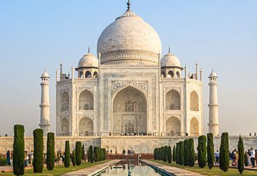 Which city is home to the Taj Mahal?