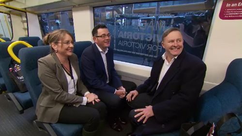 Transport minister Jacinta Allan, Premier Daniel Andrews and Federal Labor MP Anthony Albanese on board the V/Line train. (9NEWS)