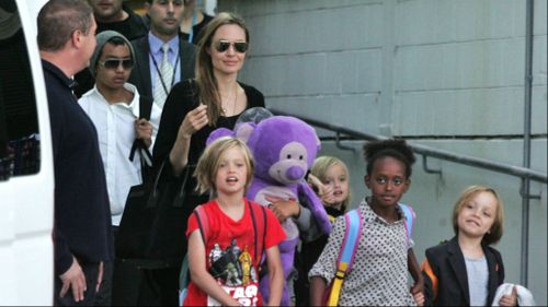 Angelina Jolie with her children Maddox, Shiloh, Vivienne, Zahara and Knox in 2013. (AAP file image)