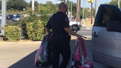 Texas cops buy child car seats for struggling dad instead of issuing fine