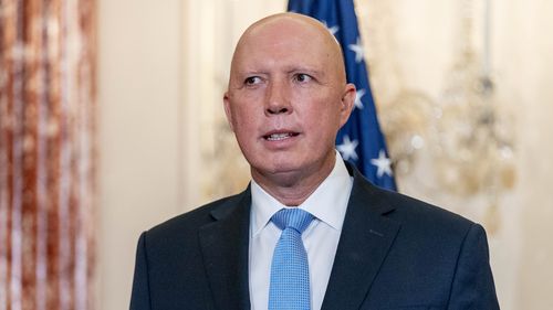 O Ministro da Defesa australiano, Peter Dutton, posa para uma fotografia de grupo com a Ministra das Relações Exteriores australiana, Marise Payne, o Secretário de Estado Antony Blinken e o Secretário de Defesa Lloyd Austin no Departamento de Estado em Washington, quinta-feira, 16 de setembro de 2021. (AP Photo/Andrew Harnik, Pool)