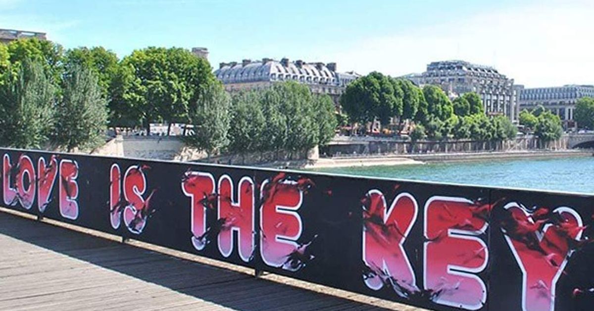 Bye Bye Love Locks: A New Look for the Pont des Arts in Paris - Good  Morning Paris The Blog