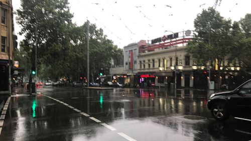 Melbourne's gloomy CBD this morning. (9NEWS)