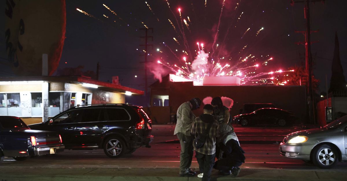 Trump orders 2000 troops to LA amid violent street clashes