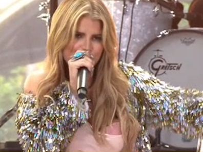 Jessica Simpson wardrobe malfunction