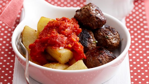 Meatballs with potatoes and tomatoes