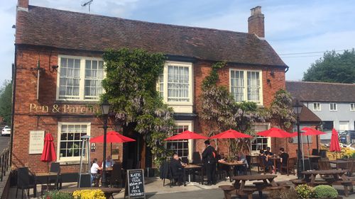 In Stratford, Shakespeare's birthplace, everyone is raving about the Royal Wedding. (9NEWS)