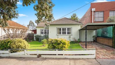 Auctions Melbourne property real estate analysis house prices