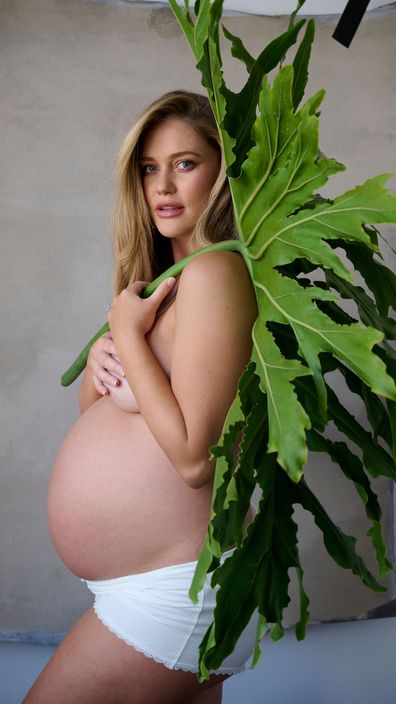 Scherri-Lee Biggs pregnancy photoshoot