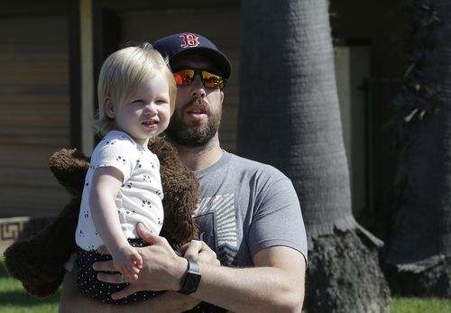 Kevin Tapia and his daughter Quinn watch as authorities search the home of the 'Golden State Killer'. (AAP) 