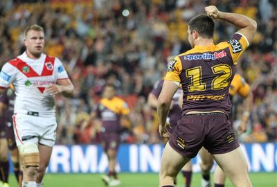 There were also ref blunders like Matt Gillett being wrongly sinbinned  against the  Dragons.