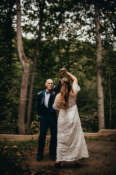 Bride has photoshoot with terminally ill father before wedding.