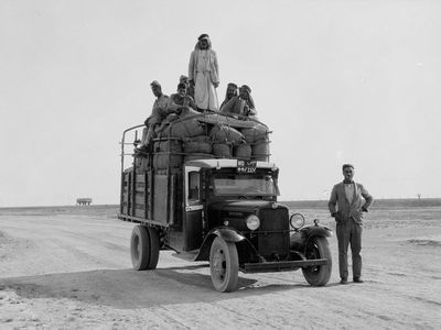 This photo shows a lorry on its way to Mosul in the 1930s.&nbsp;(American Colony Photo Department)