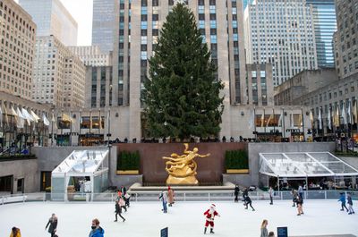 Holiday season begins across New York City