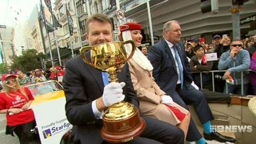 Thousands flock to 2016 Melbourne Cup parade to salute trainers and jockeys