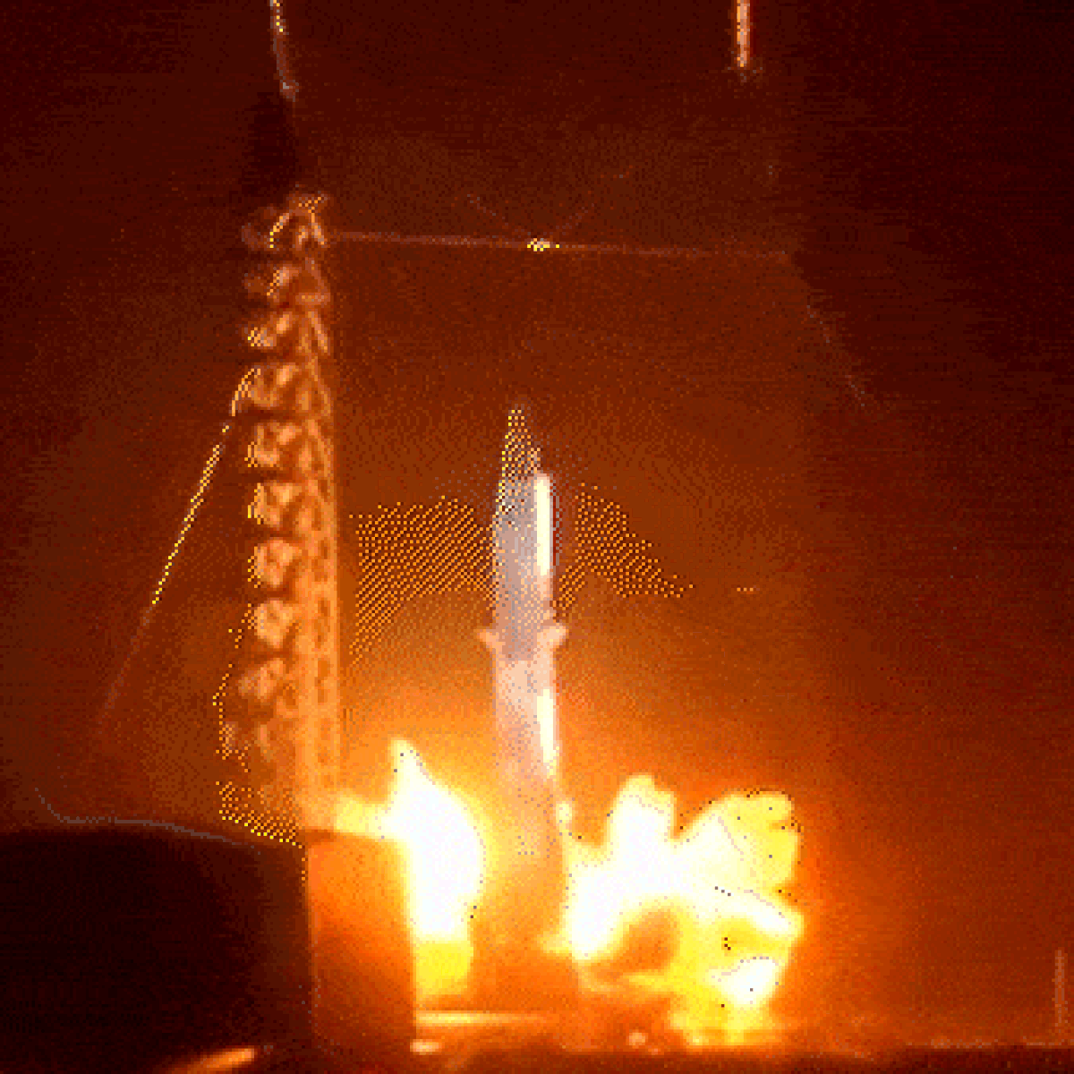 Blue Origin New Glenn rocket explodes into fireball during test launch in  Florida