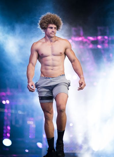 NRL superstar Eloni Vunakece taking on the 2019 Australian Ninja Warrior course