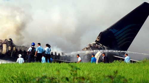 Indonesian officers look at the wreckage of a Boeing 737-400 jet of Garuda Indonesia airlines in Adisucipto airport, Yogyakarta on March 2007. A jet from Indonesia's state carrier Garuda crashed and burned on landing at Yogyakarta, with 140 passengers and crews on board, at least 20 people were killed.