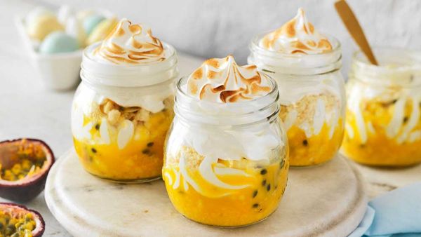 Passionfruit and meringue jar