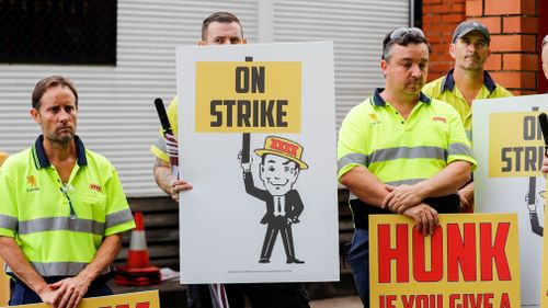 Workers on strike outside the Milton brewery. (AAP)