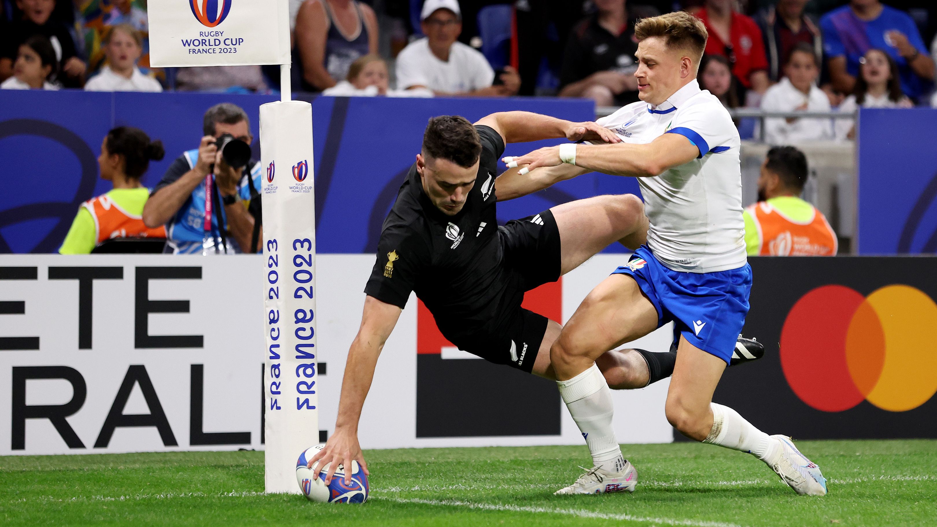 Will Jordan of New Zealand scores his team&#x27;s first try.