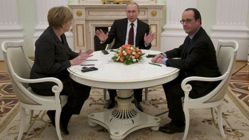 Merkel, Hollande, Putin hold talks in Moscow over Ukraine