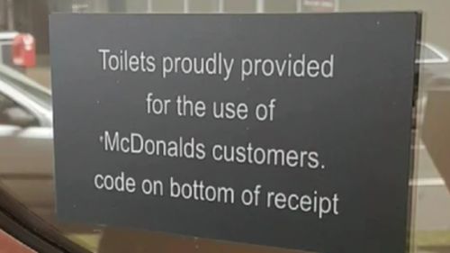 This sign is cooking up controversy online. (McDonald's)