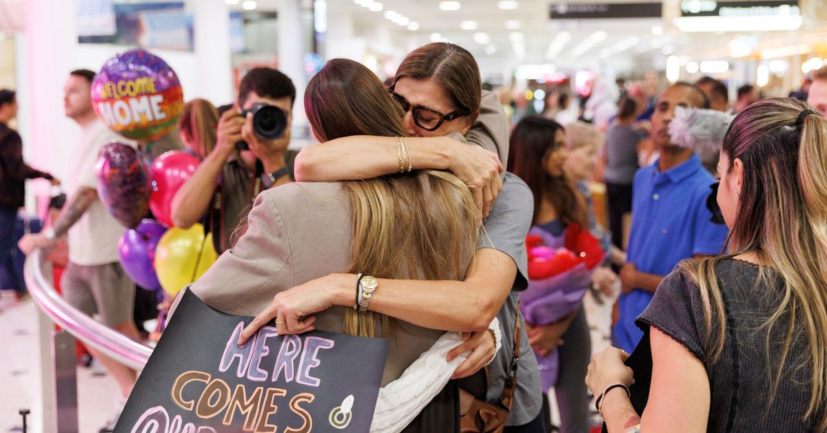 First planeload of Australians stranded in Dubai lands in Sydney