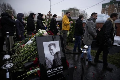 Alexei Navalny death: Putin foe is buried in Moscow as thousands attend under heavy police presence