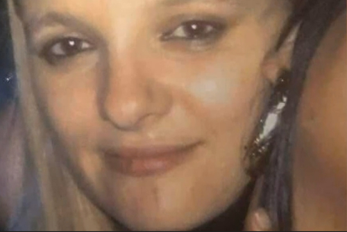 Si presume che Blaise abbia ripetutamente pugnalato sua madre Rebecca, 47 anni, nella loro casa di Windale, sul lago Macquarie, ieri alle 20:00.