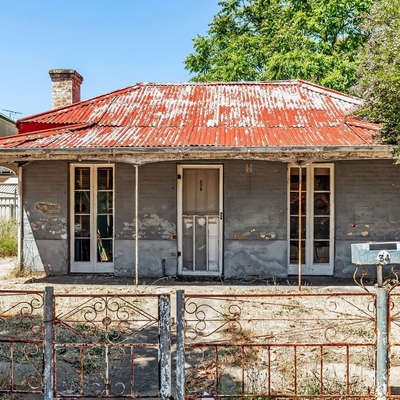 Rundown Adelaide cottage sells for almost $1 million