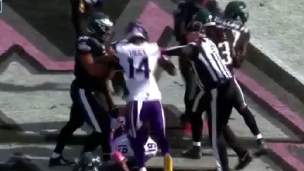 NFL referee shoves player during melee