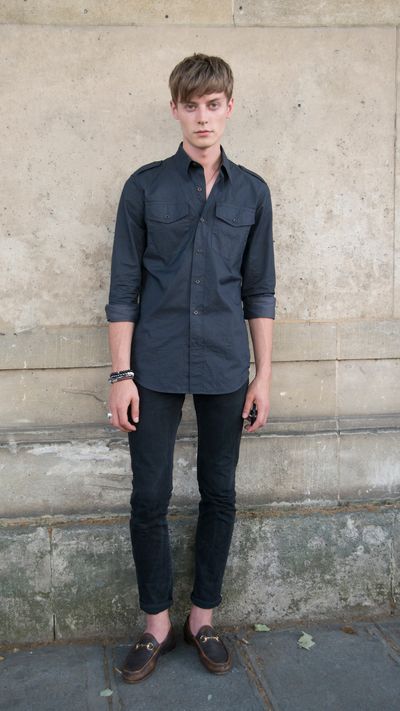 <p>Bone structure aside, take note of the perfect denim length to pair with casual loafers.</p>