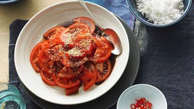 Click through for our <a href="http://kitchen.nine.com.au/2016/05/17/15/12/tomato-salad-salat-tomat" target="_top">tomato salad (salat tomat) </a>recipe&nbsp;