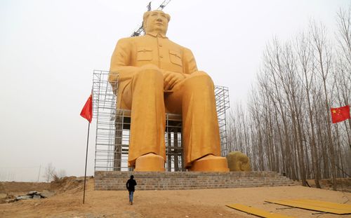 Finishing touches being added to enormous Mao statue