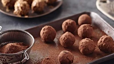 <a href="http://kitchen.nine.com.au/2016/06/16/11/22/praline-truffles" target="_top">Praline truffles</a>