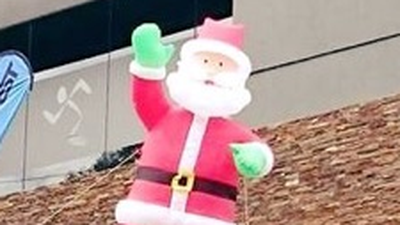 tiny thief steals 150 christmas lights tiny thief steals 150 christmas lights