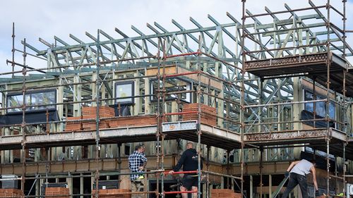 Gli operatori economici temono che le riforme fiscali legate all'edilizia abitativa previste dall'ultimo piano finanziario del governo federale possano ostacolare un settore edile già in difficoltà.