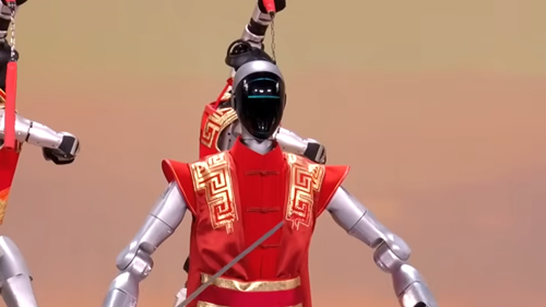 Um robô maior foi o palco central do final.