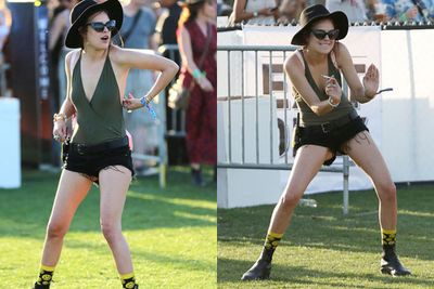 We don't know which Willis sister looks worse at Coachella?! <br/><br/>Tallulah may have forgotten her pants... but Rumer's cut-offs are so teeny, she should've just left hers at home!<br/>