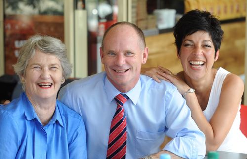 Jocelyn Newman with her son Campbell and his wife Lisa. Campbell was the premier of Queensland. (AAP)