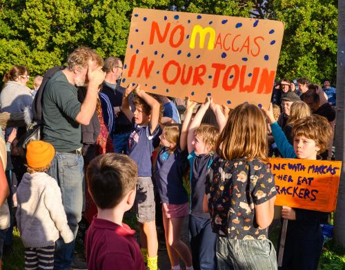 Fotografa la manifestazione anti-Macca a Castlemaine