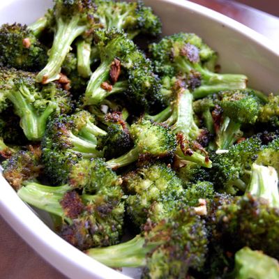 <strong>Lunch: Roasted
broccoli with garlic</strong>