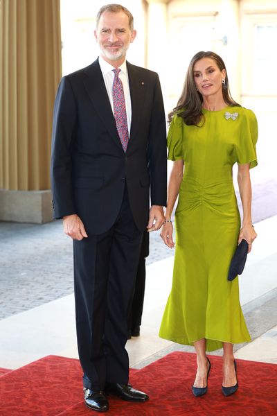Spain's king and queen arrive for coronation reception