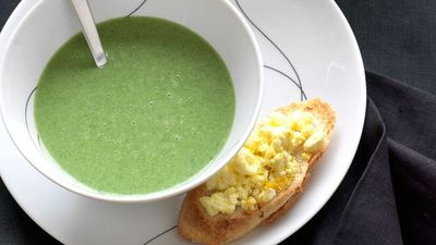 <a href="http://kitchen.nine.com.au/2016/05/17/11/36/cream-of-spinach-with-lemon-fetta-toasts" target="_top">Cream of spinach with lemon feta toasts</a>