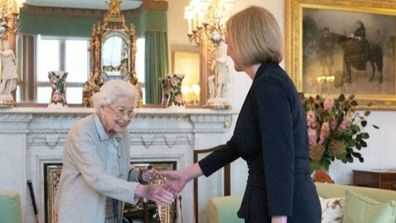 Queen fresh health concerns heavy bruising on hand as she meets new UK Prime Minister Liz Truss