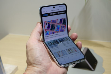 9PR: Samsung Galaxy Z Flip Phone