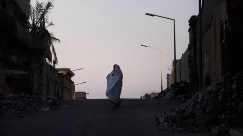 Islamic State beheads twelve, hangs them on crosses during battle for Libyan city Sirte