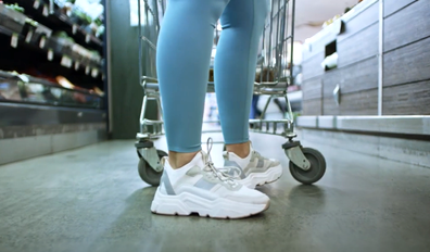 sneakers in the hello fresh ad about supermarket laps