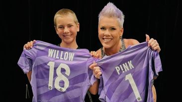 Pink and her daughter Willow meet Matildas goalkeeper Lydia Williams 